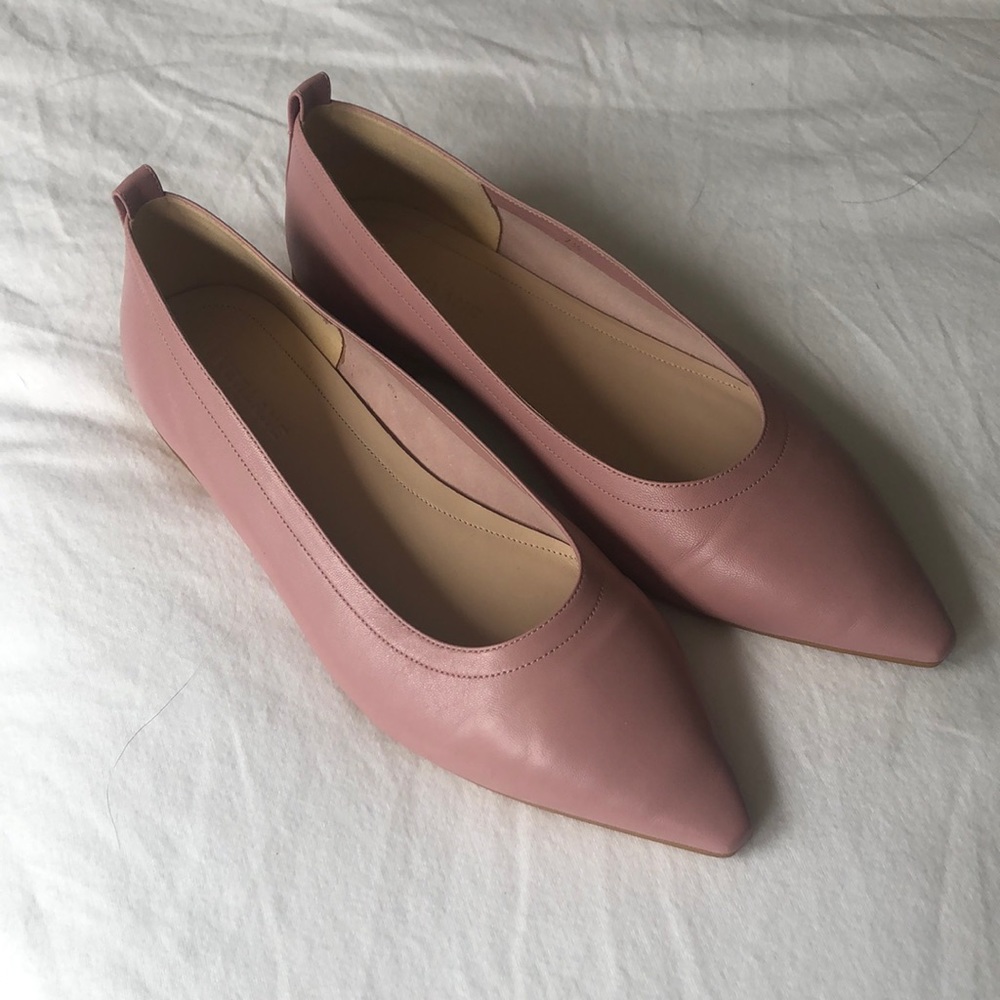 Everlane | The 40-Hour Flat